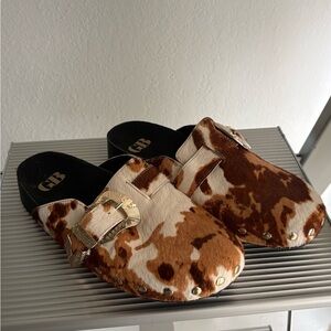Gianni Bini Brown and White Cowhide Mules size 6.5